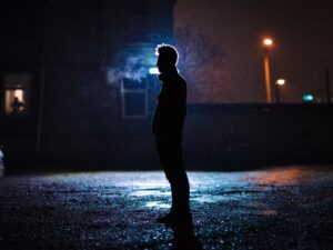 Kirjutamine peabki olema ebamugav. Intervjuu Jim Ashileviga