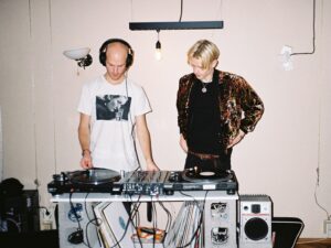 Off-Kilter kolib Sveta baari ja toob k&uuml;lla idaeestlasi