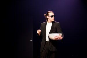 Tudengiteatrit p&otilde;hjast ja l&otilde;unast