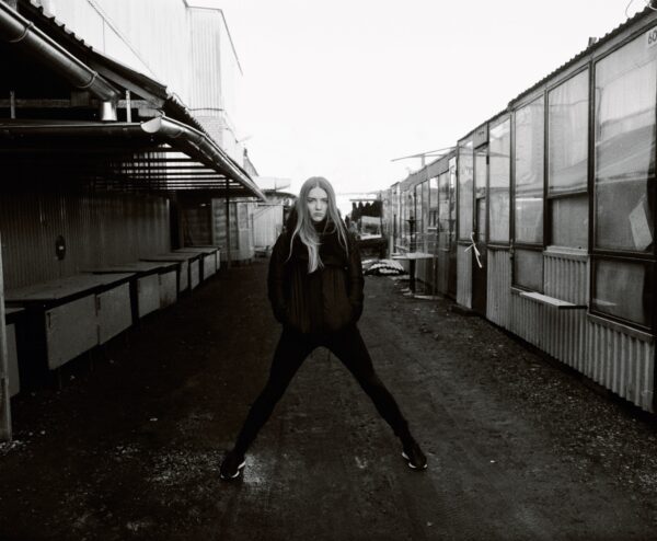 Tee l&auml;bi enese ehk Lunastus Eesti 90ndate moodi