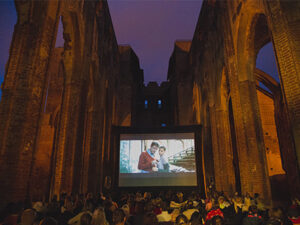 Anna hoogu: suvine välikino Tartusse