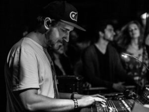 Karl Sirelpuu: kui b&auml;nd Tallinnas kellelegi korda ei l&auml;he, on maja t&uuml;hi ka Londonis