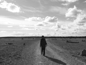 Teatris NO99 esietendub Veiko Õunpuu lavastus „Ema Courage”