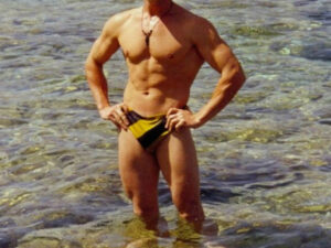 Ahv õlal haarab ohjad