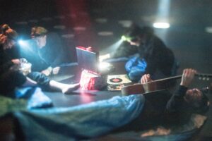 V&auml;gi, millega ERMis teatrit tehakse