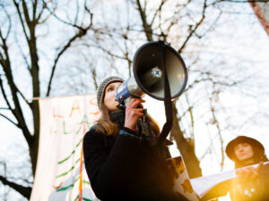 Galerii: Keskkonnaaktivistid piketeerisid metsaseaduse vastu