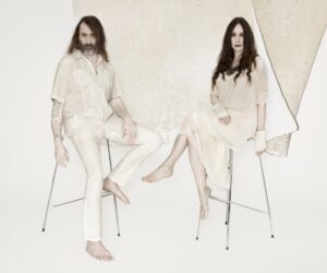 Nomaadid, kes ujuvad vastuvoolu. Intervjuu Alexander Hacke ja Danielle de Picciottoga