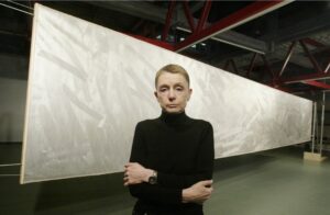 Kunstnik elab ebamugavustsoonis. Intervjuu Sirje Rungega