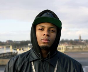 Helikopteris alustab bassimuusikapidu Standard Issues