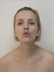 J&auml;relh&uuml;&uuml;d Anna-Stina Treumundile