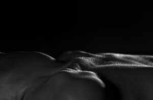 Kristjan Mõru näitus murrab lahti alastuse stereotüüpidest