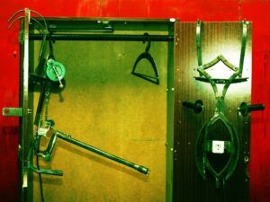 Erik Alalooga isikun&auml;itus &bdquo;A cock-work orange&rdquo;