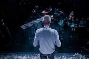 Arvustus: V&otilde;&otilde;rana firmapeol ehk lavaka 28. lennu &bdquo;Kogudus&rdquo;