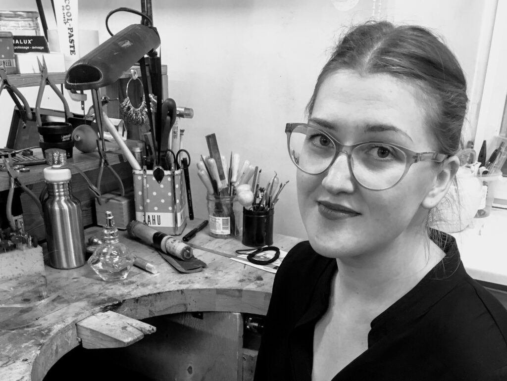Ehtekunstnik Hanna-Maria Vanaküla – kunstimaastiku kiirteel vastassuunas