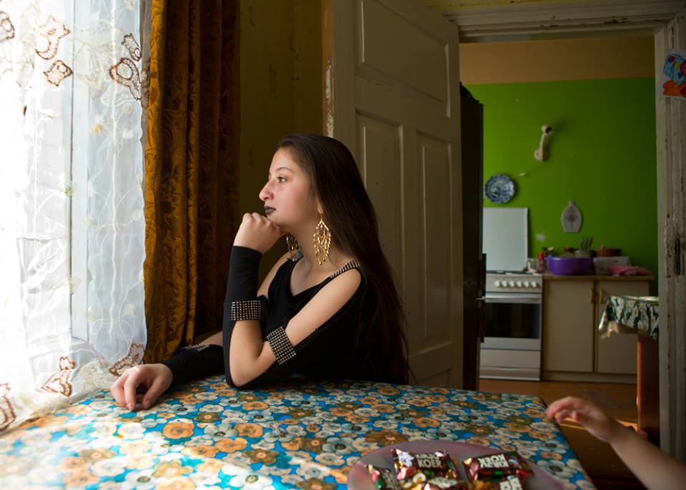 Anna hoogu: Roma laste ja fotograaf Annika Haasi raamat „Meie, mustlased“