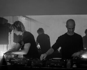 Off-Kilter: 3 aastat helilist ühepajatoitu