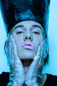 Moe-show’l „ENNE” näeb etnograafilisest pärimusest inspireeritud rõivaid