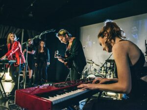 Noorte muusikute sari &bdquo;Hakkab looma&rdquo; toob lavale Ingeri ja Rake