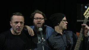 Stiiliharjutused musta lae all