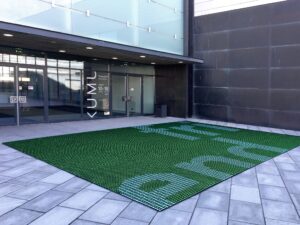 Arvustus: Kumu jalamatt kui mõttekoht