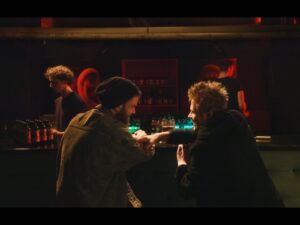 Anna hoogu: depressiooni ja suitsiidi k&auml;sitlev l&uuml;him&auml;ngufilm &bdquo;V&auml;ljap&auml;&auml;s&rdquo;