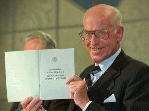 Poliitikuamet taas v&auml;gevaks