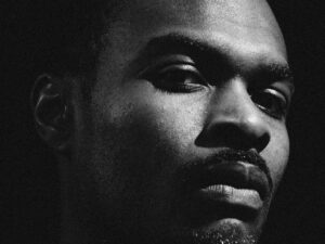 Narva vuhiseb ketrav robotööbik. Intervjuu Actressiga