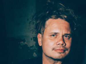 Kontrolli alt väljas. Intervjuu Ken Saaniga