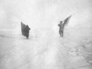 HALLis teeb live’i Polar Inertia