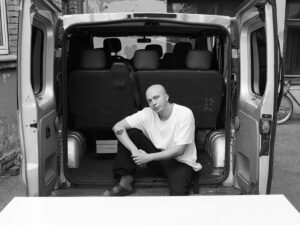 Moe keeruline suhe rahvusega. Intervjuu Sten Ojaveega