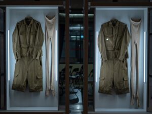 Arvustus: Rõivad ja rahvuslus Balti jaama ootepaviljonis