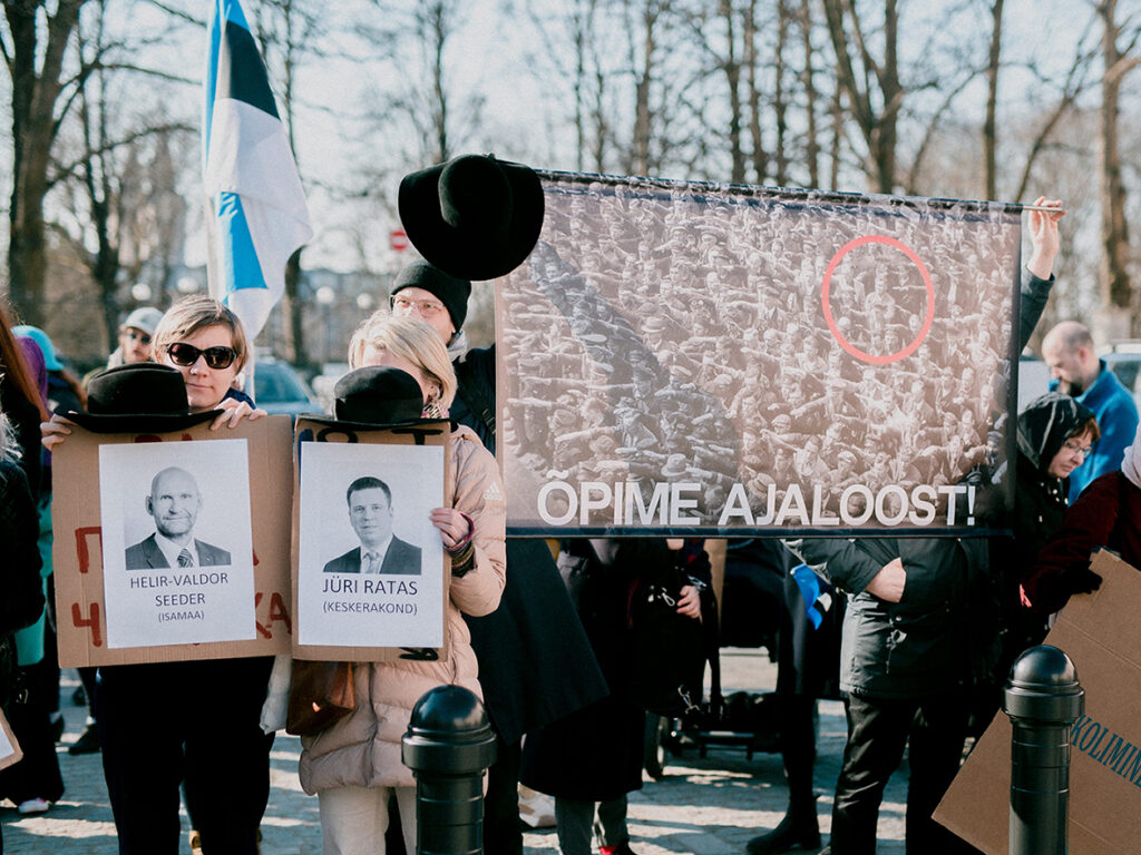 Galerii: Riigikogu avaistungi eel avaldati meelt kaabudega