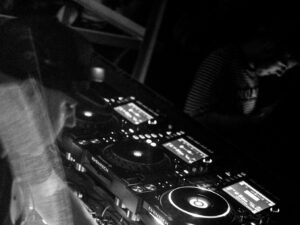 Acid-muusika Taanist: klubis HALL teeb reedel live-etteaste Kopenhaagenist pärit Channel37