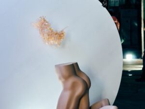 Galerii: EKA ehte- ja sepakunsti eriala tudengid avasid näituse „Setsessioon”