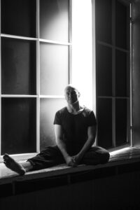 P&otilde;hineb t&otilde;estis&uuml;ndinud lugudel. Intervjuu Mart Kangroga