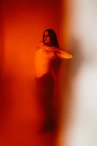 Peosari Honeycombat toob Kauplus Aasiasse narratiivse klubimuusika