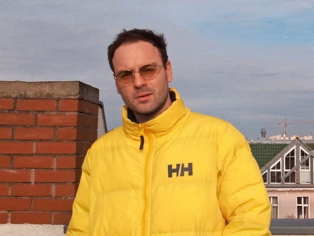 Sveta baaris astub üles Jensen Interceptor maailma kuklapoolelt