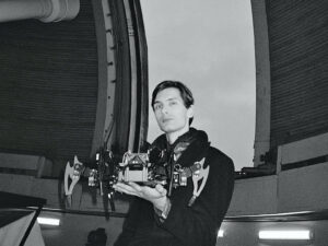 Mart Avi avaldas topeltsingli koos kahe uue videoga