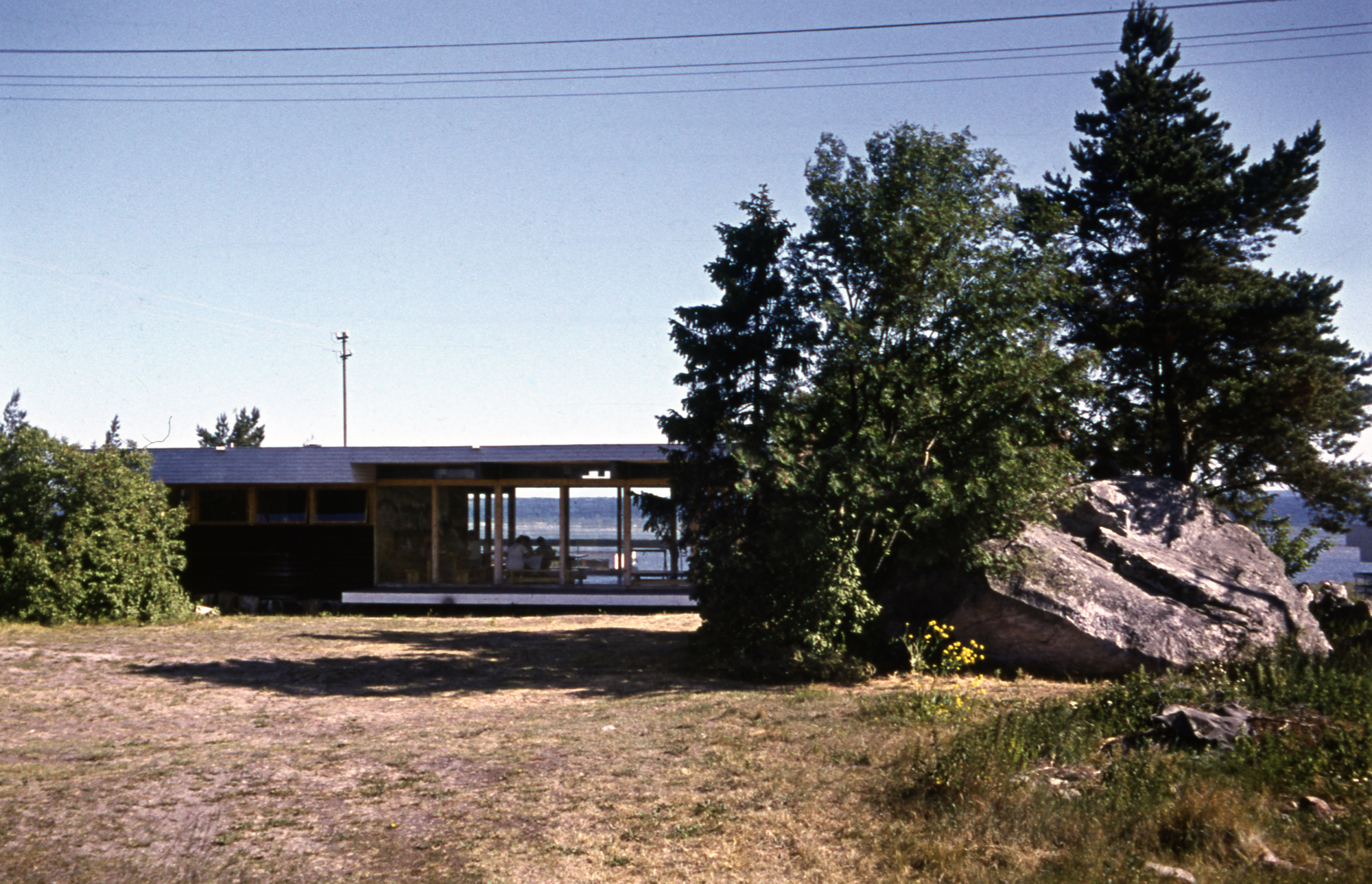 Tööstusprojekti puhkebaas Salmistus. Arhitekt Kalju Valdre, 1969. Foto: Enno Raag / Eesti Arhitektuurimuuseum