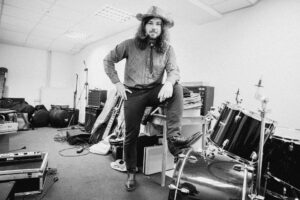 &bdquo;M&otilde;nes m&otilde;ttes elangi heliriba sees.&rdquo; Intervjuu Misha Panfiloviga