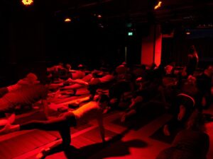 Tallinnas toimub Doom.Yoga sessioon elava muusika saatel