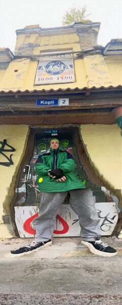 Internet Cafe &ndash; piirideta muusika, positiivne &otilde;hkkond