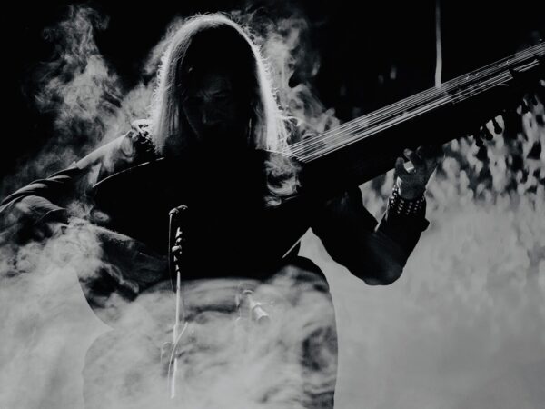 Niguliste kirikus esineb lautovirtuoos ja helilooja Jozef van Wissem