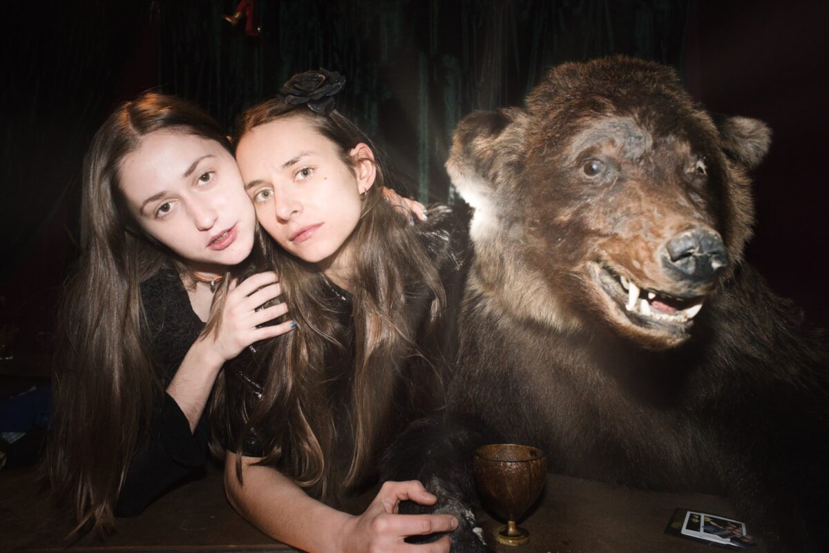 Kultuur masinast. Intervjuu Keity Meieri ja Valge Tüdrukuga