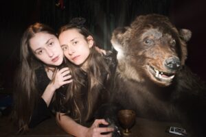 Kultuur masinast. Intervjuu Keity Meieri ja Valge Tüdrukuga