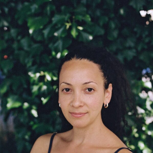 „Uus ida” – maailm hallide tornmajade varjus. Intervjuu Nadia Beardiga