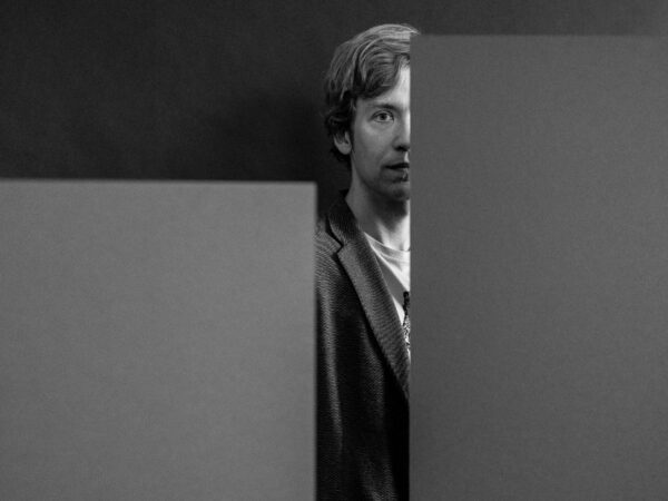 Poliitikat tehakse ka laboris ja kitliga. Intervjuu Aro Velmetiga