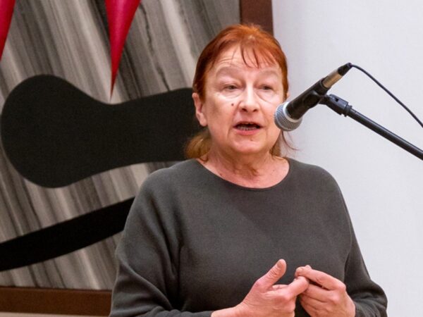 Keks, kiik ja kuraator. Intervjuu Tamara Luugiga