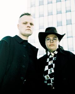 Kv&auml;&auml;rteomenetlus: kuidas olla hea homo? Intervjuu Anette M&auml;letj&auml;rve ja Helgi Saldoga