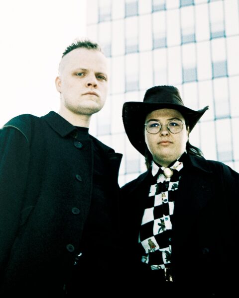 Kv&auml;&auml;rteomenetlus: kuidas olla hea homo? Intervjuu Anette M&auml;letj&auml;rve ja Helgi Saldoga